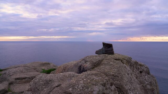 La Bota del Peregrino, Cabo Finisterre, La Coru&ntilde;a, Galicia, Espa&ntilde;a. Enero de 2025.