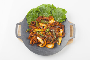  A food made by frying eel in oil with vegetables such as onions, peppers, green onions, and various seasonings.