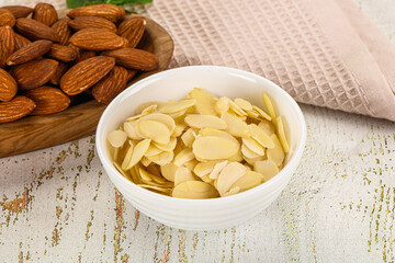 Sliced almond nut for culinary