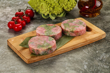 Raw Tuna medallion with broccoli