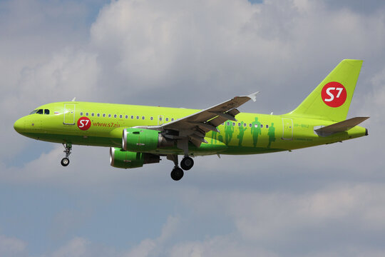 Frankfurt am Main, Germany - July 18, 2010: Russian S7 Siberia Airlines Airbus A319-100 with registration VP-BHJ on final for Frankfurt Airport