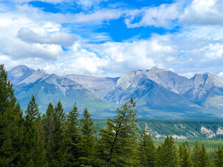 Fototapeta premium Majestic Banff National Park: A Canadian Rockies Paradise in Alberta, Canada (Banff City)