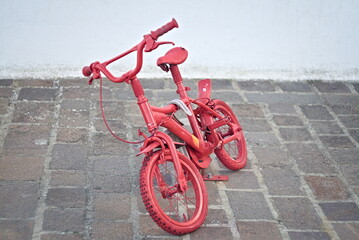 details of old bicycles found around

