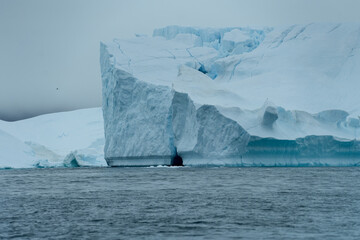 Große Eisberge und Gletscher in Grönland bei Ilulissat in der Diskobucht
