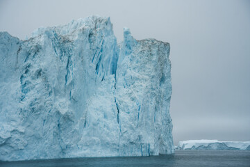 Große Eisberge und Gletscher in Grönland bei Ilulissat in der Diskobucht
