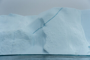 Große Eisberge und Gletscher in Grönland bei Ilulissat in der Diskobucht