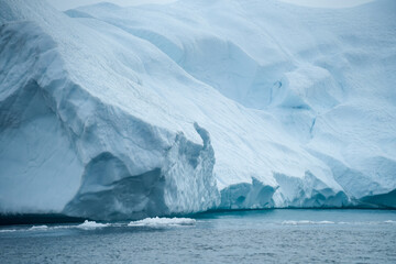 Große Eisberge und Gletscher in Grönland bei Ilulissat in der Diskobucht