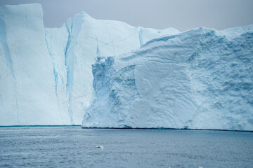 Große Eisberge und Gletscher in Grönland bei Ilulissat in der Diskobucht
