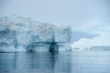 Große Eisberge und Gletscher in Grönland bei Ilulissat in der Diskobucht