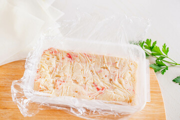 冷凍したカニカマのホワイトソース