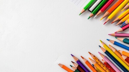 Obraz premium Vibrant Colored Pencils Arranged on White Background for Creativity