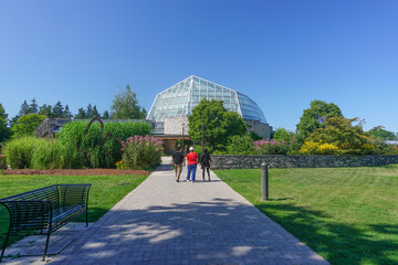 Niagara-on-the-Lake, Ontario, Canada: Tourists visiting the Niagara Parks Butterfly Conservatory, opened in 1996.