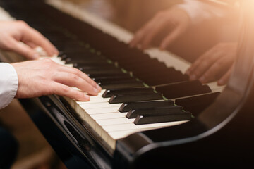 Obraz premium Close-up of a music performer's hand playing the piano
