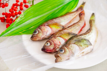 皿の上のハタハタ