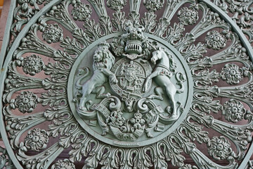 Londra, l'emblema della casa reale inglese presso Wellington Arch - Inghilterra, Regno Unito