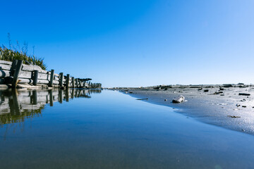 Fototapeta premium Sky reflected in the water at Raumati Beach, New Zealand