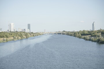 Neue Donau Jedleseer Brücke Flussabwärts