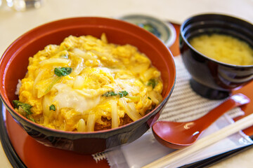 カツ丼　日本の丼物　和食イメージ