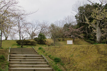 日本：唐臼山古墳（遣隋使小野妹子の墓と伝わる）【小野妹子公園】滋賀県大津市
