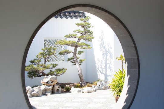 Bonsai garden round entryway at Japanese garden