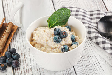 Oats porridge with blueberry