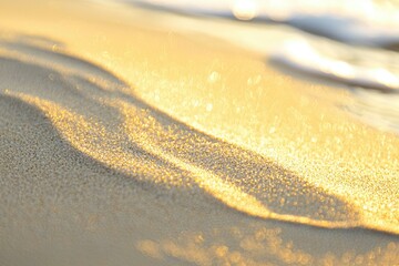 Obraz premium Golden Sand Glitters Under Sunlight Near Ocean Water