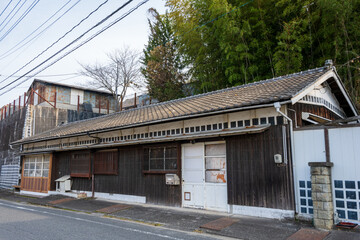 日本の岡山県玉野市八浜の古くて美しい建物