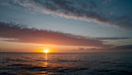Obraz premium Beautiful Sunset Over the Indian Ocean
