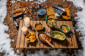 アウトドアでスキレット料理　Outdoor dishes made in an iron pan