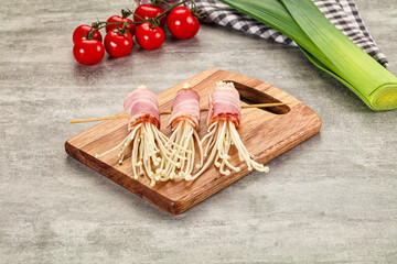 Raw roll with enoki and bacon
