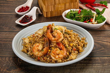 Vietnamese fried rice with prawn and squid Kom Ran