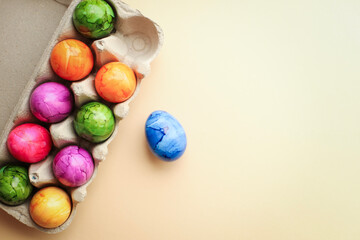 Obraz premium colorful eggs on pastel background. easter background