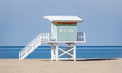 Poste de sauveteurs de la plage de Deauville