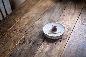 栗羊羹_白い和の食器