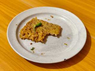 Tempe mendoan, tempe mendoan is a type of Indonesian fried food, made from tempeh coated in wheat flour with spices served with green chilies.