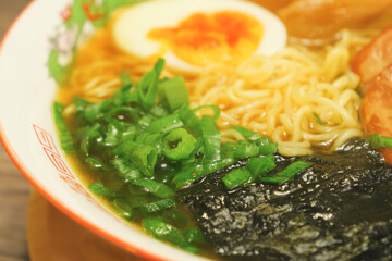  Retro-style ramen (noodle), an old popular home-style dish in Japan, red rice bowl