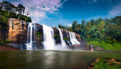 Fototapeta premium athirapally falls a breathtaking cascade in kerala