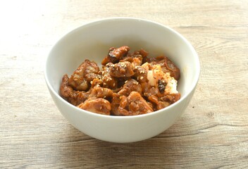 fried slice fermenting pork meat and mala sichuan sauce topping white sesame on plain rice in bowl