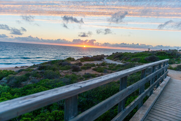 Obraz premium puesta de sol mar cádiz calas de roche conil de la frontera