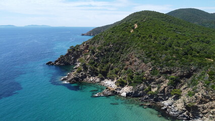 Obraz premium Vue aérienne panoramique de la côte Méditerranée avec plage et en bord de mer, sud de la France
