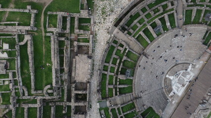 Vue aérienne panoramique du théâtre Gallo Romain de Lyon-Fourvière, France
