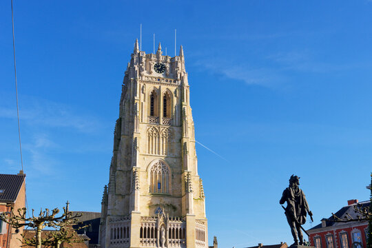 Photo of the statue of Ambiorix with in front of him the basilica our lady of Tongeren in Belgium.