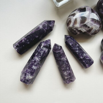 Purple crystals, amethyst 