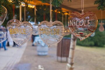 Cuori di natale di vetro con nome nicole, matilde, 