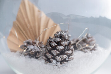 decora&ccedil;&otilde;es douradas e vermelhas, tradi&ccedil;&atilde;o crist&atilde; no natal, luz, brilho, aconchego, tradi&ccedil;&atilde;o, natal
decora&ccedil;&atilde;o de natal