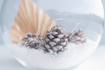 decora&ccedil;&otilde;es douradas e vermelhas, tradi&ccedil;&atilde;o crist&atilde; no natal, luz, brilho, aconchego, tradi&ccedil;&atilde;o, natal
decora&ccedil;&atilde;o de natal