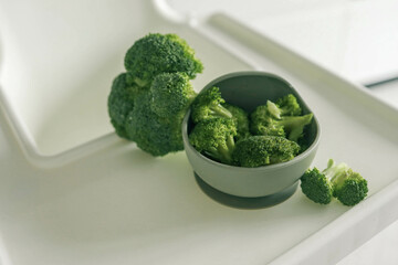 Broccoli in a plate, first complementary food using the blw method