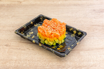 repare a delicious fish tartare, it is important to cut the fish into very small, uniform cubes, to ensure a homogeneous and balanced mix