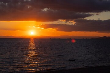 Obraz premium Beautiful sunset on the Mediterranean Sea in Athens in winter.