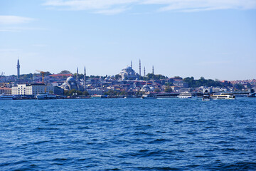 Fototapeta premium Istanbul Eminönü city skyline and Sea of Marmara